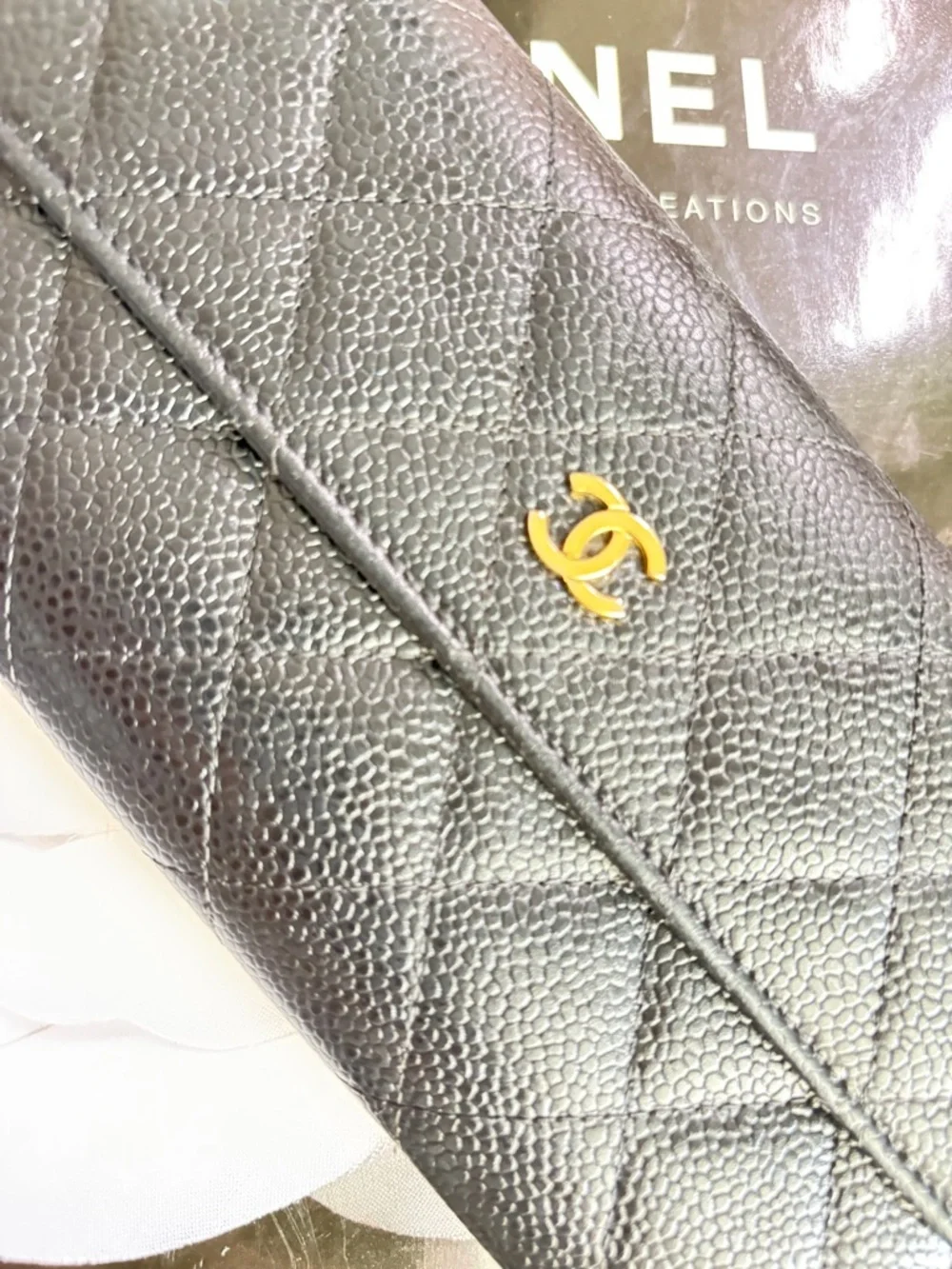 CHANEL Black Quilted Caviar Leather Wallet with Gold CC and complimentary chain - Picture 3 of 6